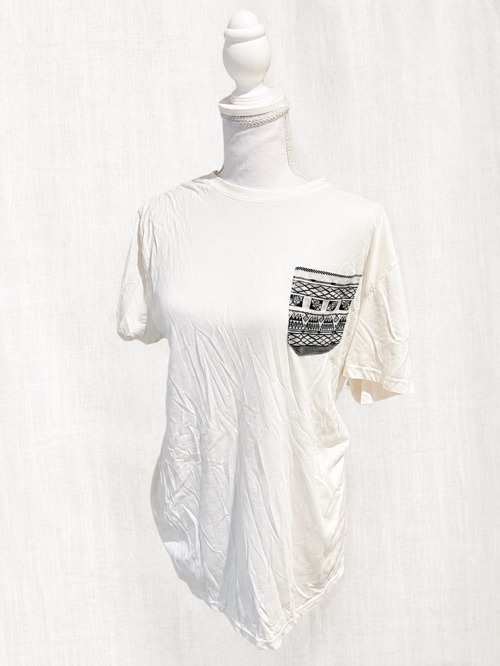 White Short Sleeve Tee with Black Pattern Pocket